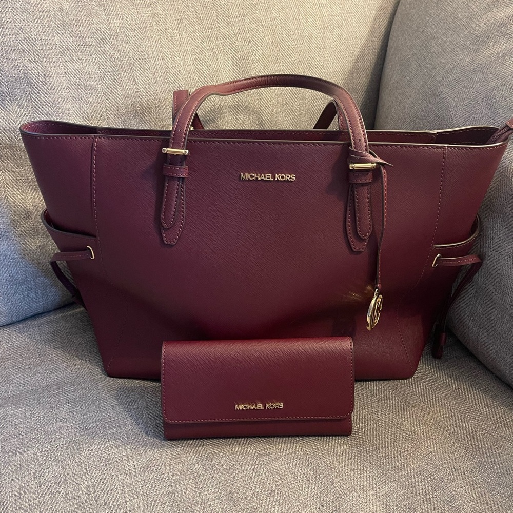 Michael Kors tote with wallet